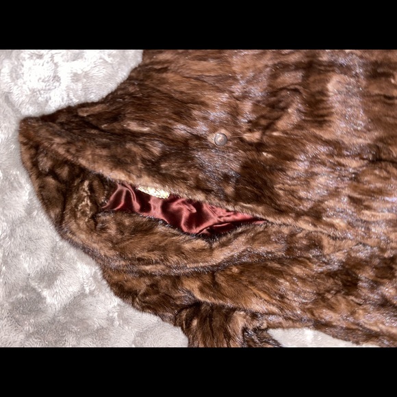 Vintage mink fur coat. Used coat but in nice condition. Size Medium over coat - Picture 3 of 6